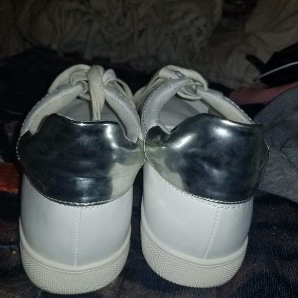 SHOES - Picture 3 of 4